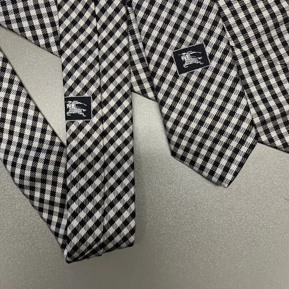 Burberry necktie black